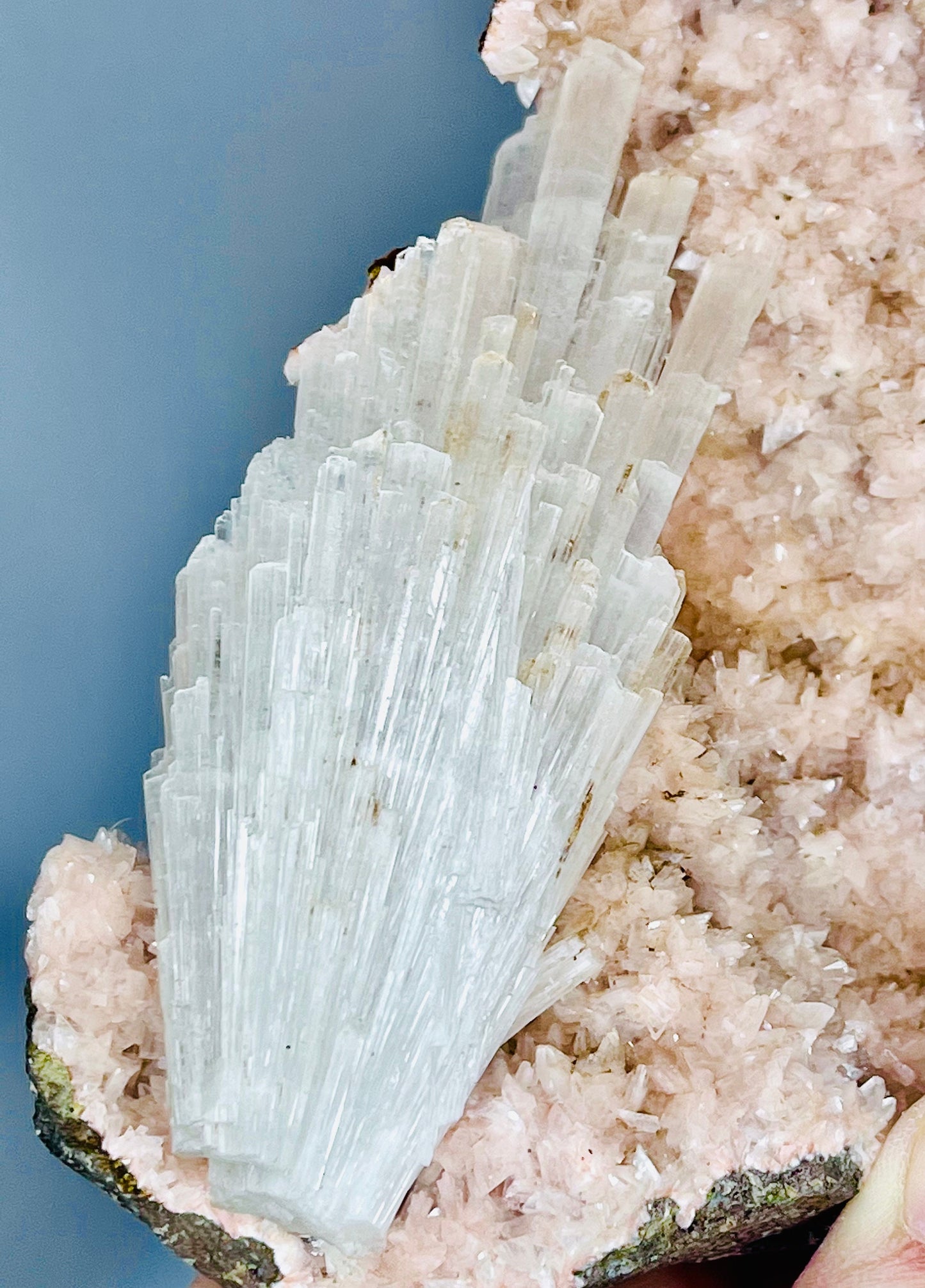 Scolecite with pink Heulandite