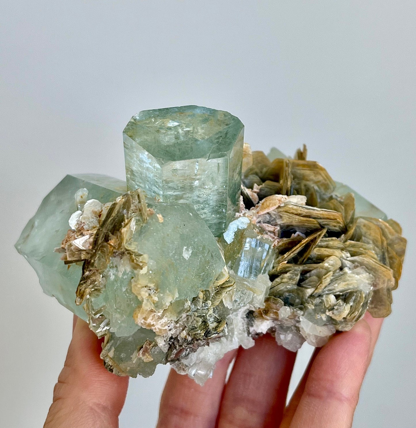 Aquamarine with mica