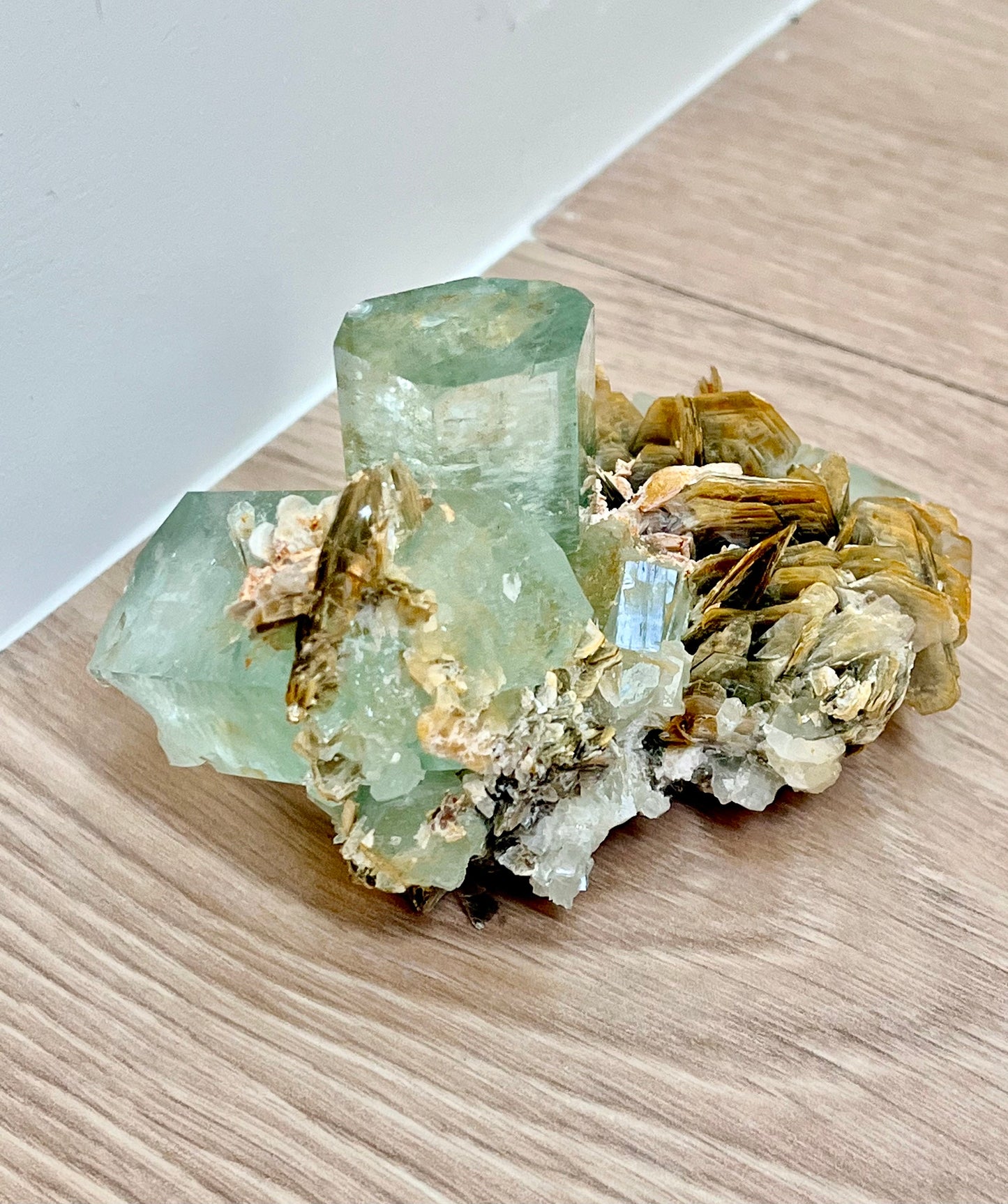 Aquamarine with mica