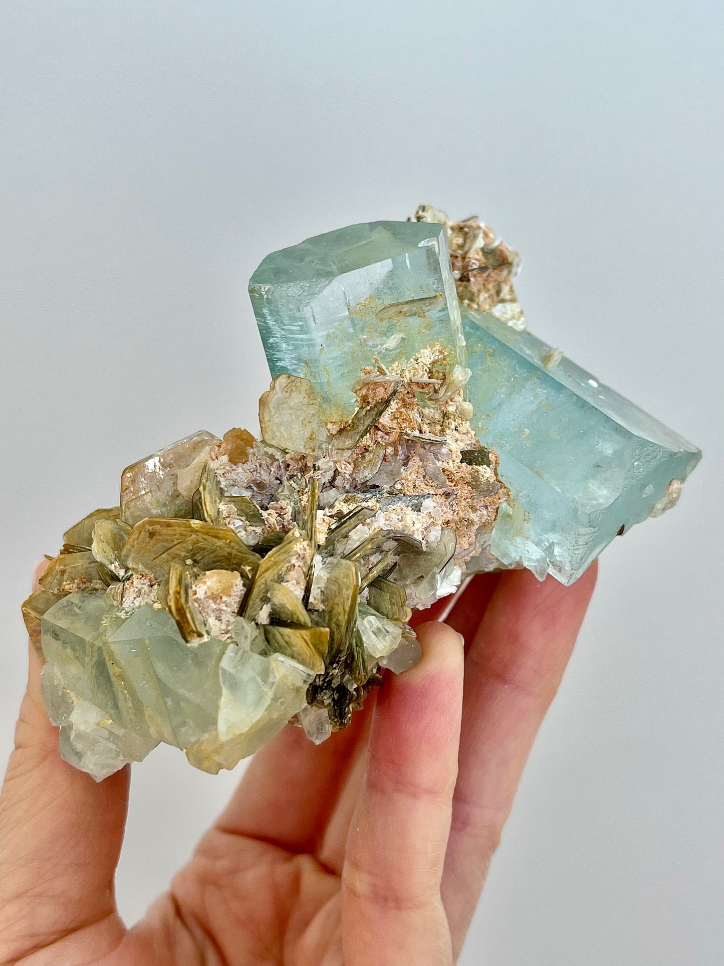 Aquamarine with mica