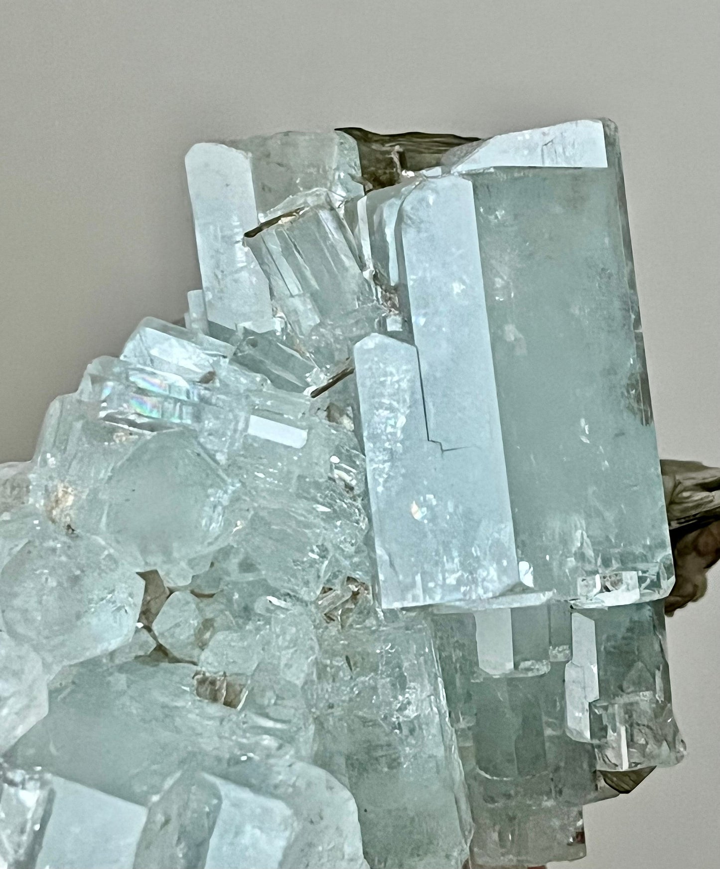 Aquamarine with Albite & Muscovite, rainbow flash