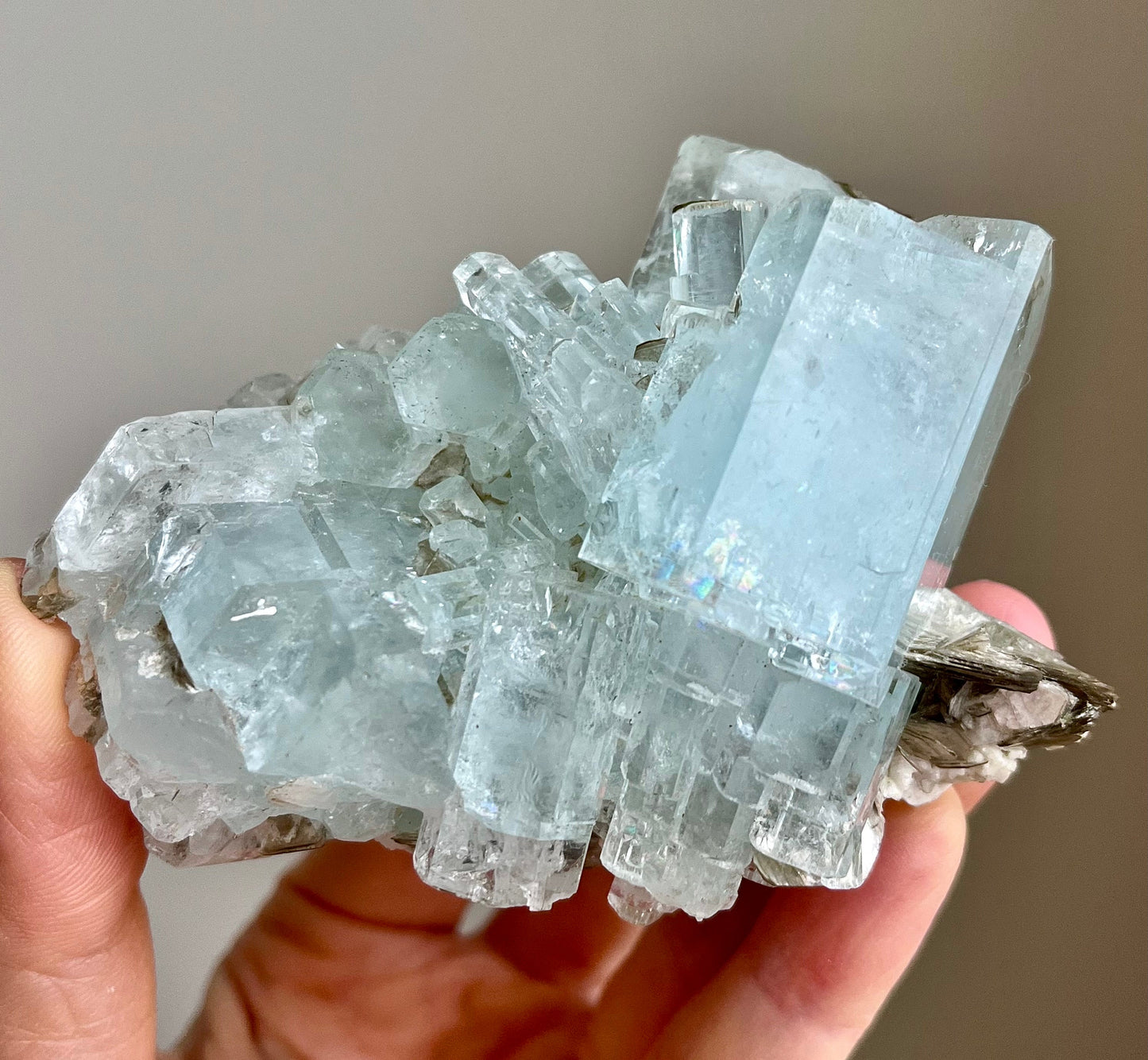 Aquamarine with Albite & Muscovite, rainbow flash