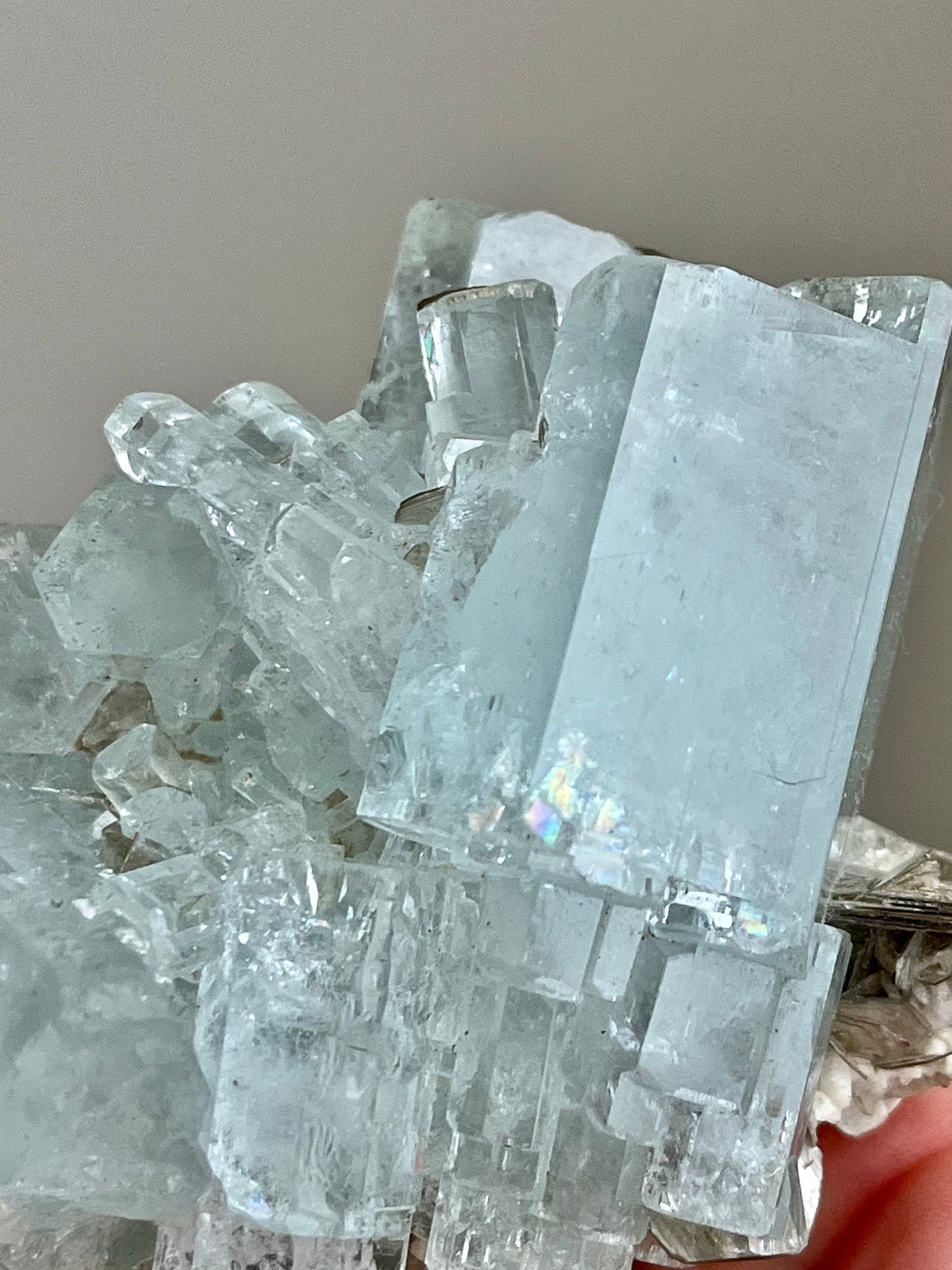 Aquamarine with Albite & Muscovite, rainbow flash