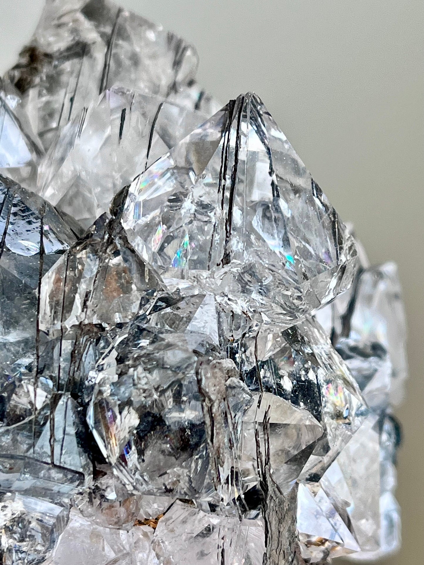 Diamond Quartz with Hematite Rosettes, Hematite deposit, Rainbow flash