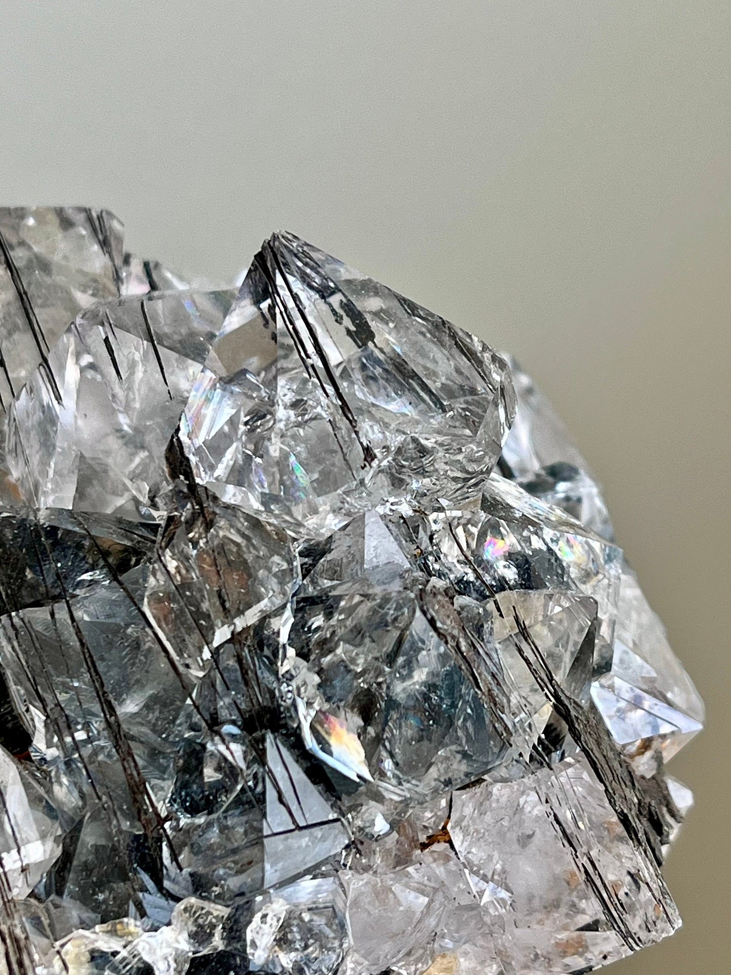 Diamond Quartz with Hematite Rosettes, Hematite deposit, Rainbow flash