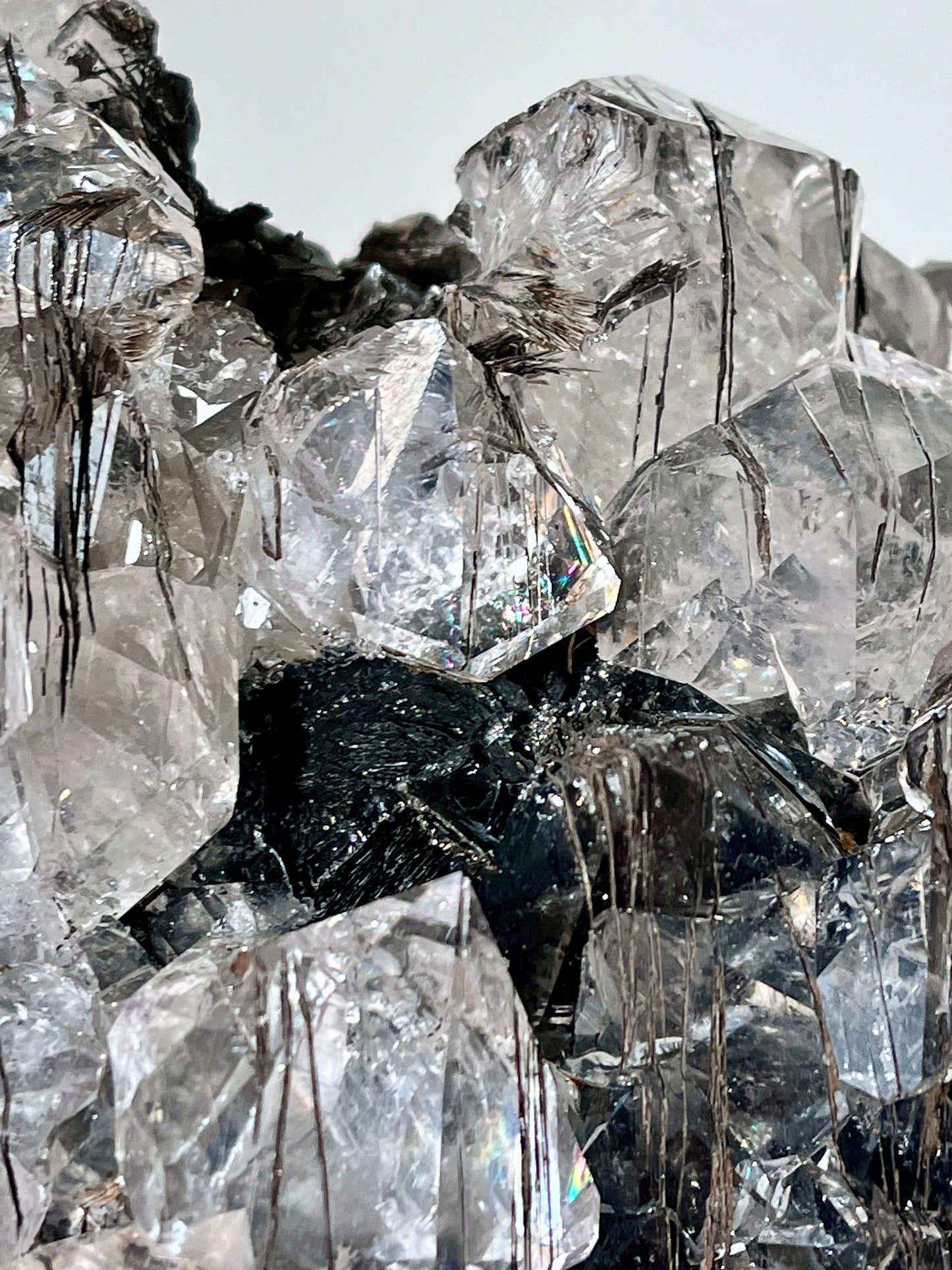 Diamond Quartz with Hematite Rosettes, Hematite deposit, Rainbow flash
