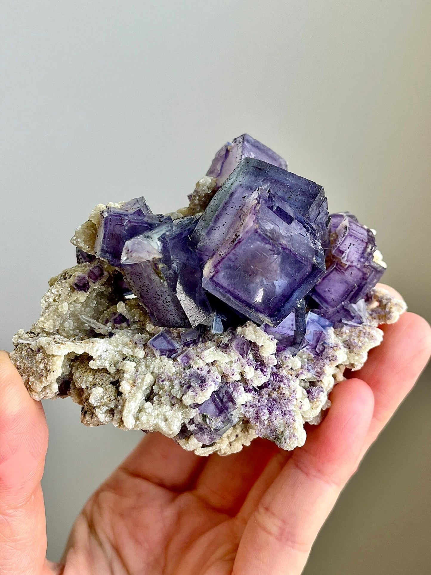 Colour-zoned Fluorite with Quartz & Mica, Record Keeper