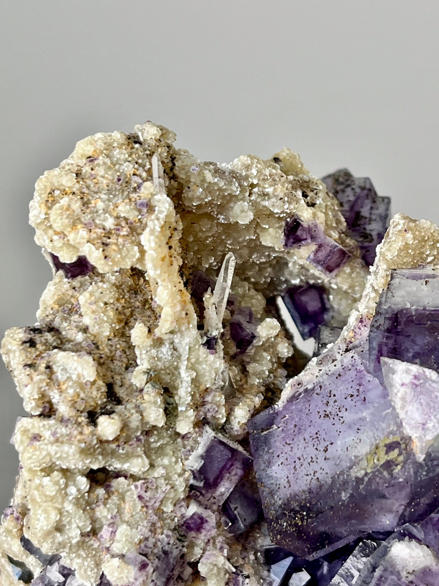 Colour-zoned Fluorite with Quartz & Mica, Record Keeper