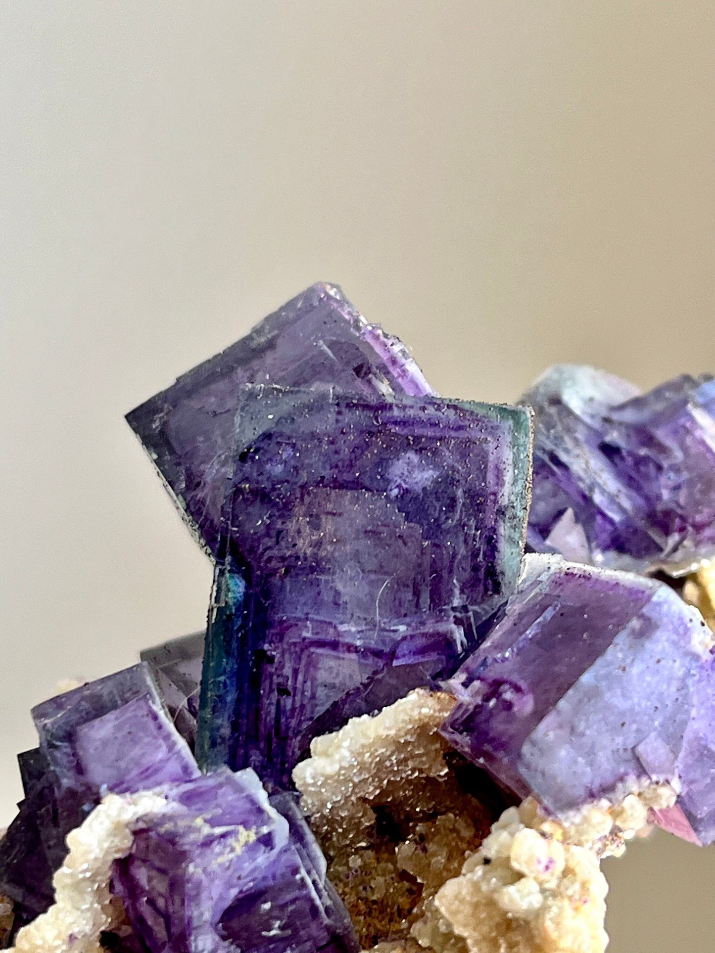 Colour-zoned Fluorite with Quartz & Mica, Record Keeper