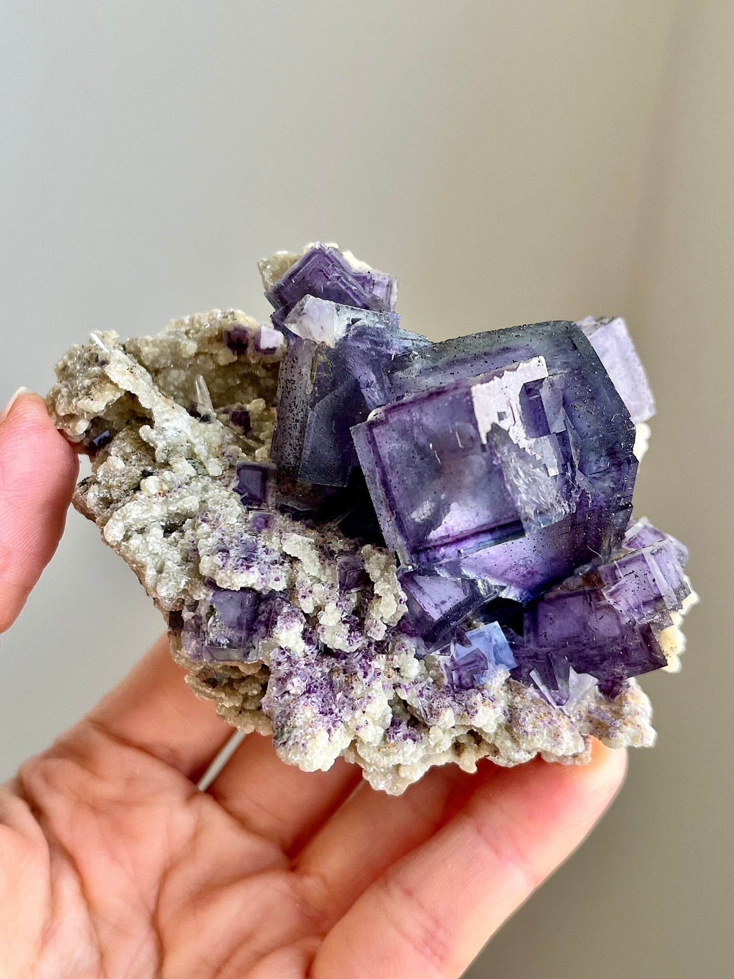 Colour-zoned Fluorite with Quartz & Mica, Record Keeper