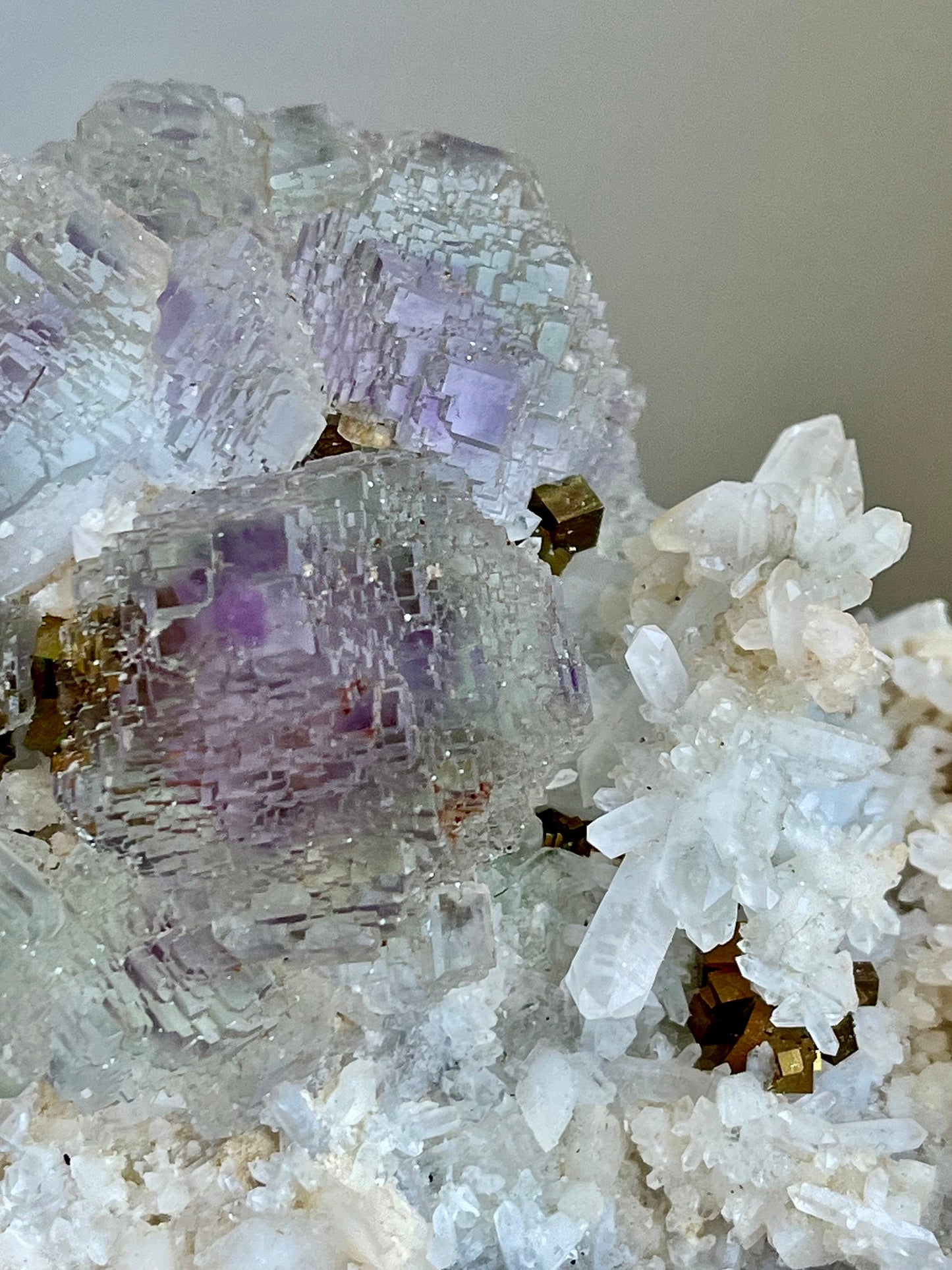 Shangbao Fluorite with Quartz, Pyrite, Calcite - Collectors piece - Mineral specimen, Crystals, Collection, Display piece