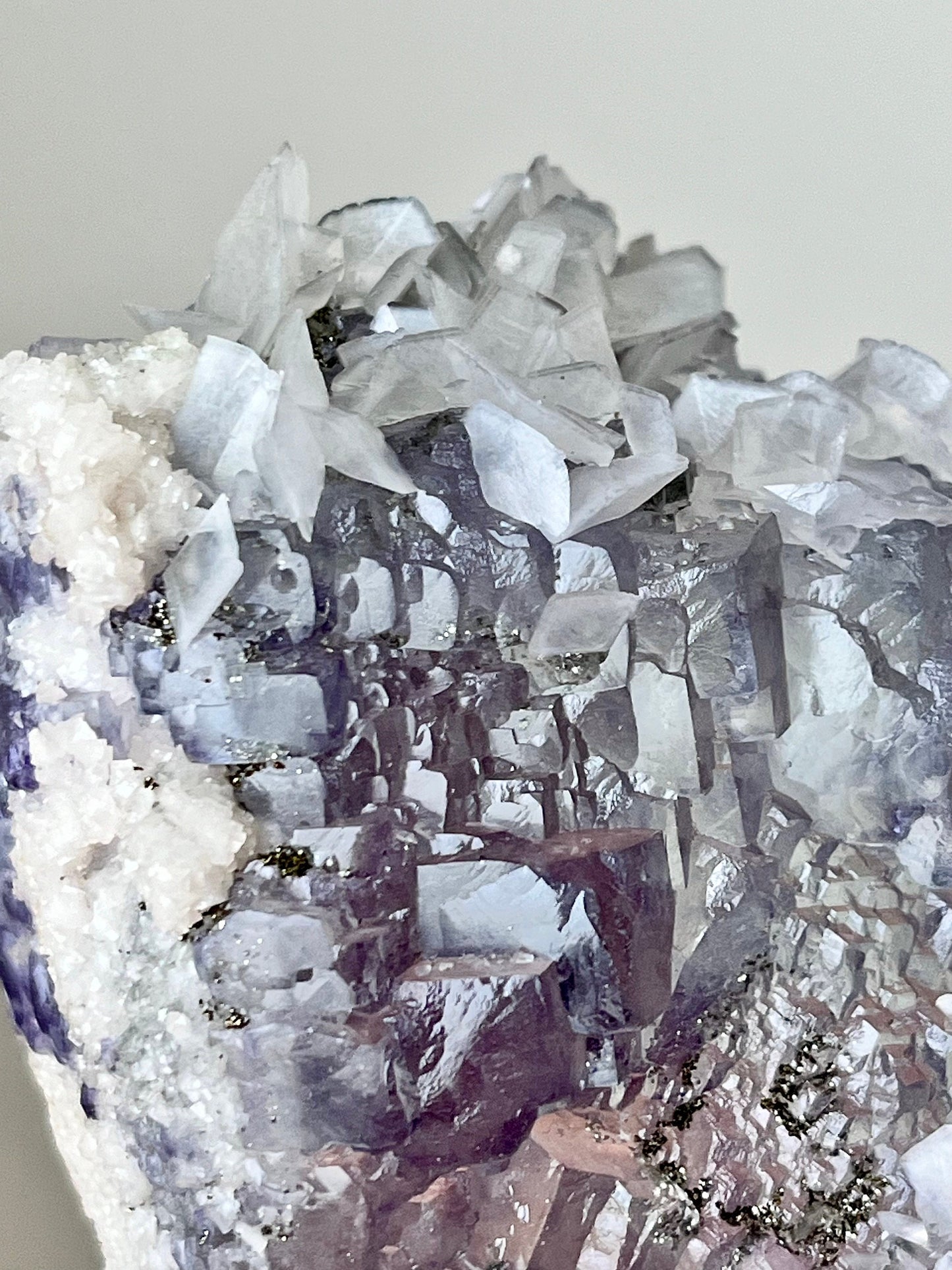 Glassy Fluorite with Colour Zonings, Calcite, Dolomite, Pyrite