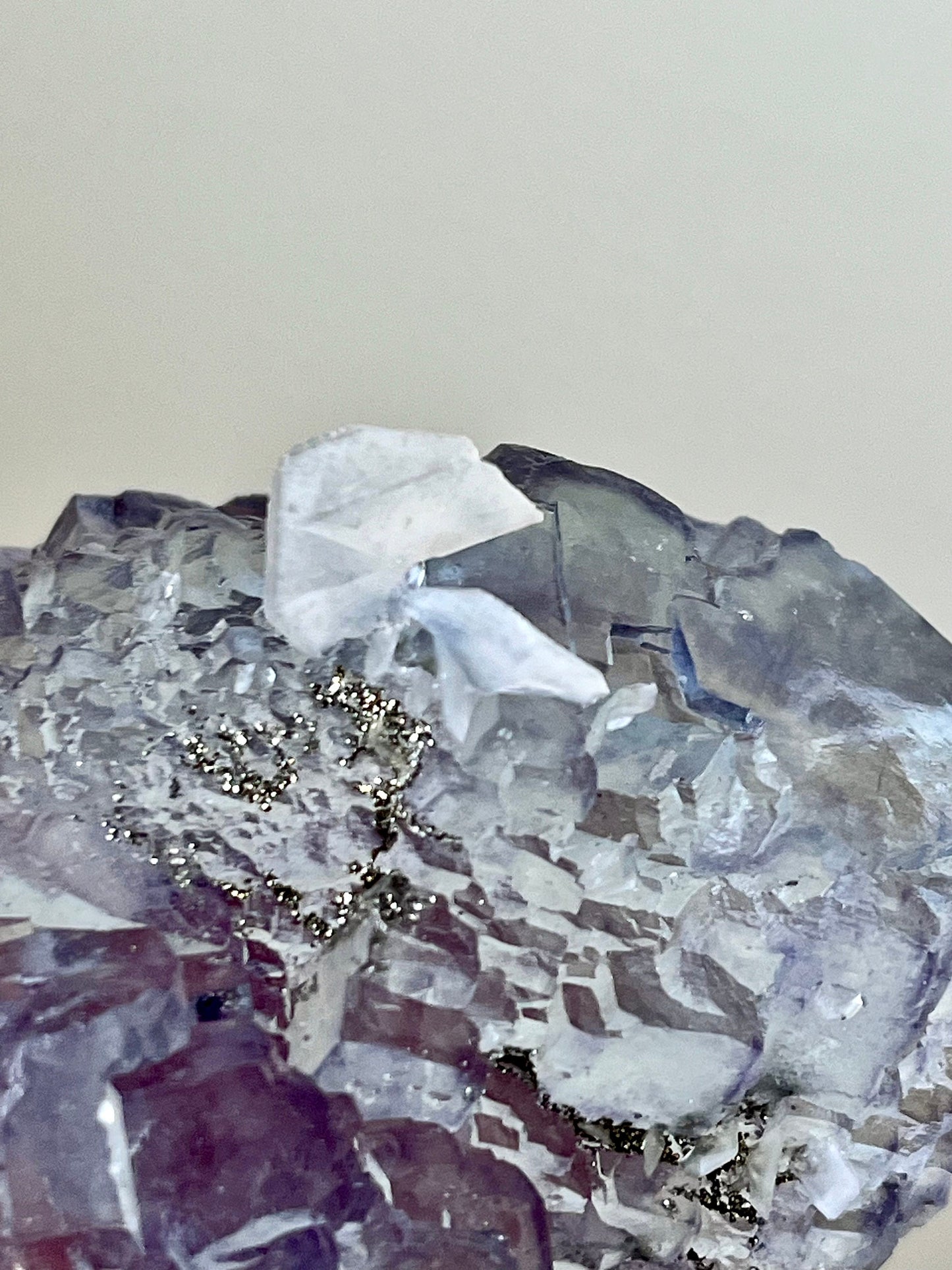 Glassy Fluorite with Colour Zonings, Calcite, Dolomite, Pyrite