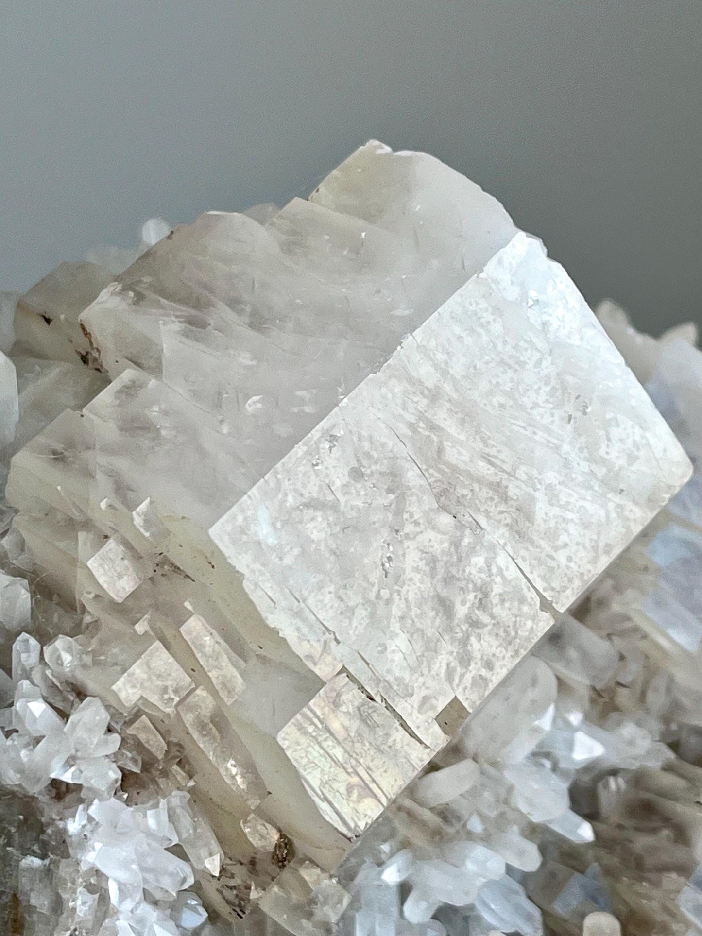 Fluorescent Calcite with Quartz