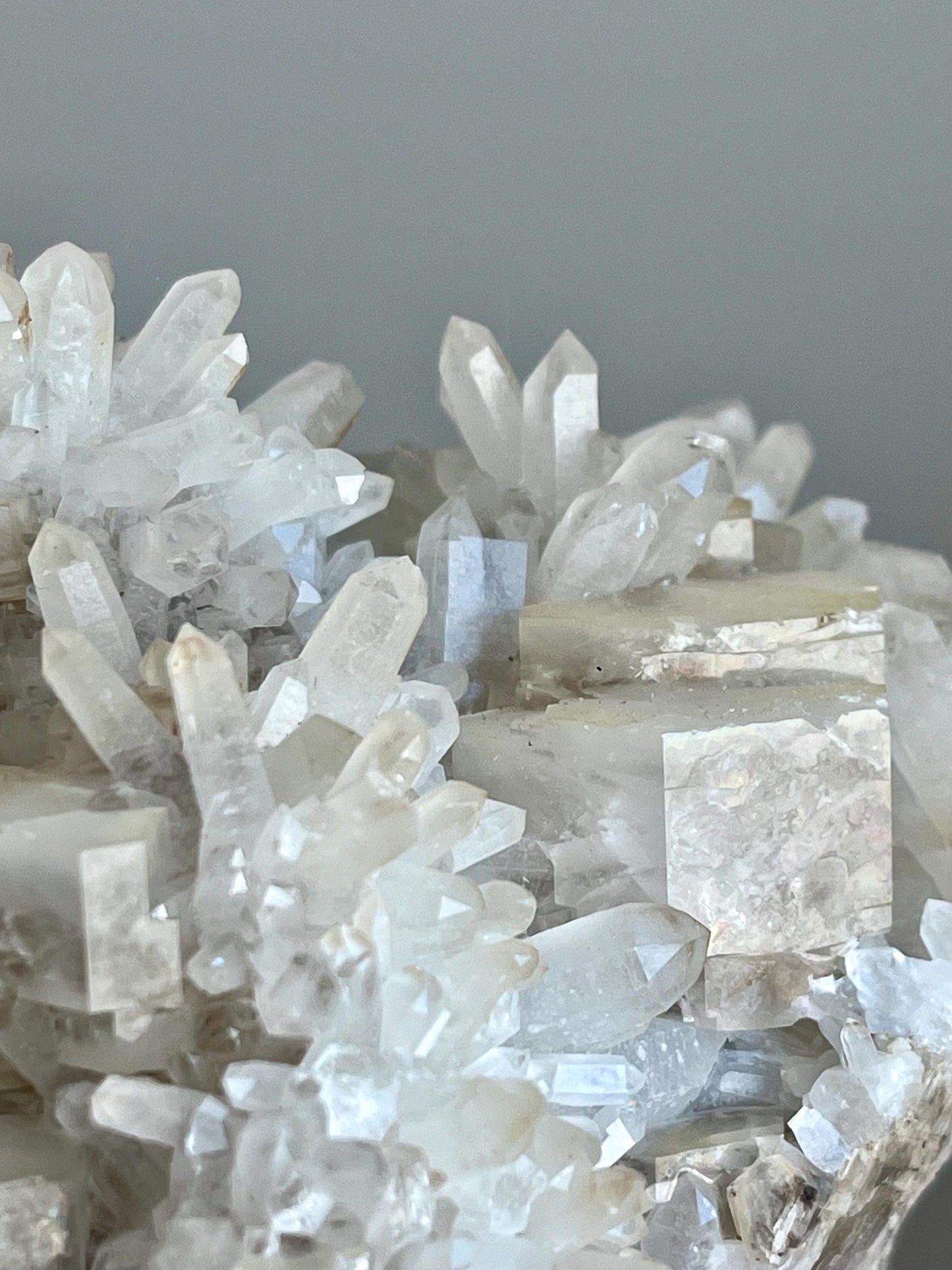 Fluorescent Calcite with Quartz