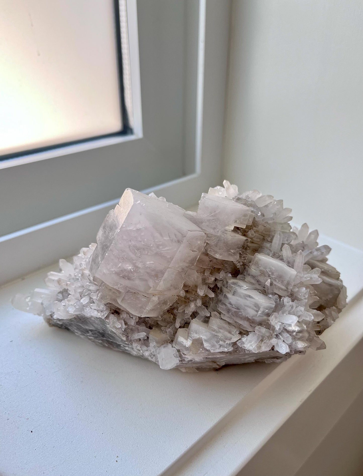 Fluorescent Calcite with Quartz