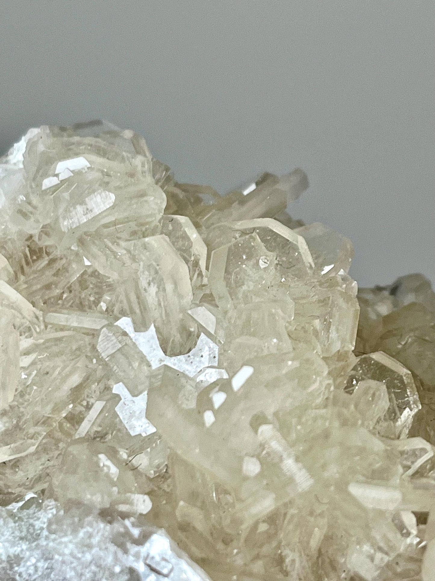 Glassy Baryte with Dolomite and Quartz