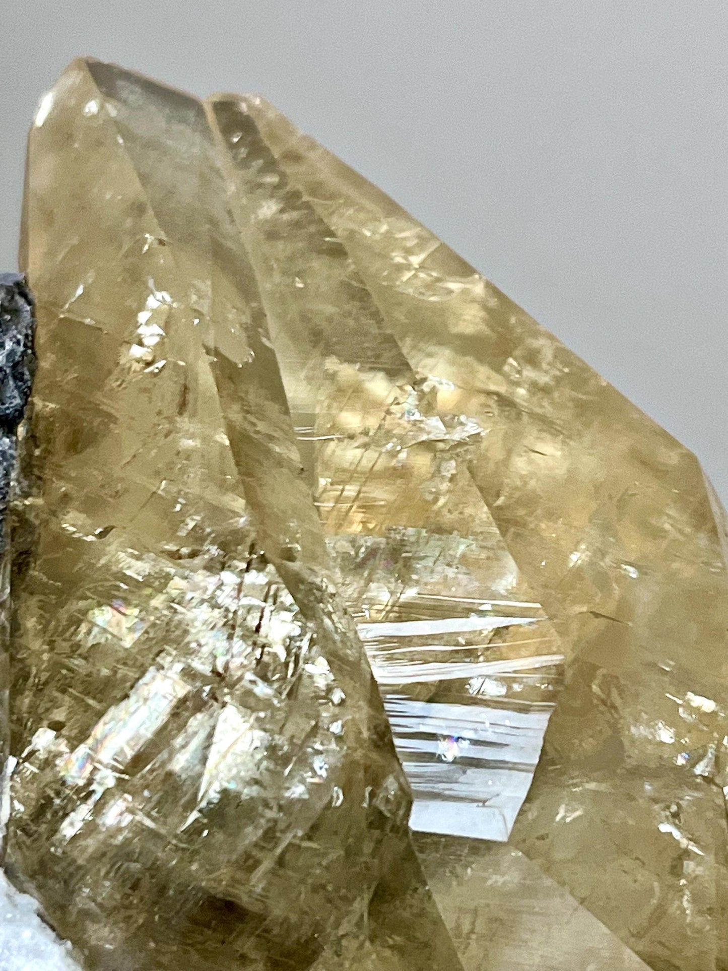 High Grade Fluorescent Yellow Calcite