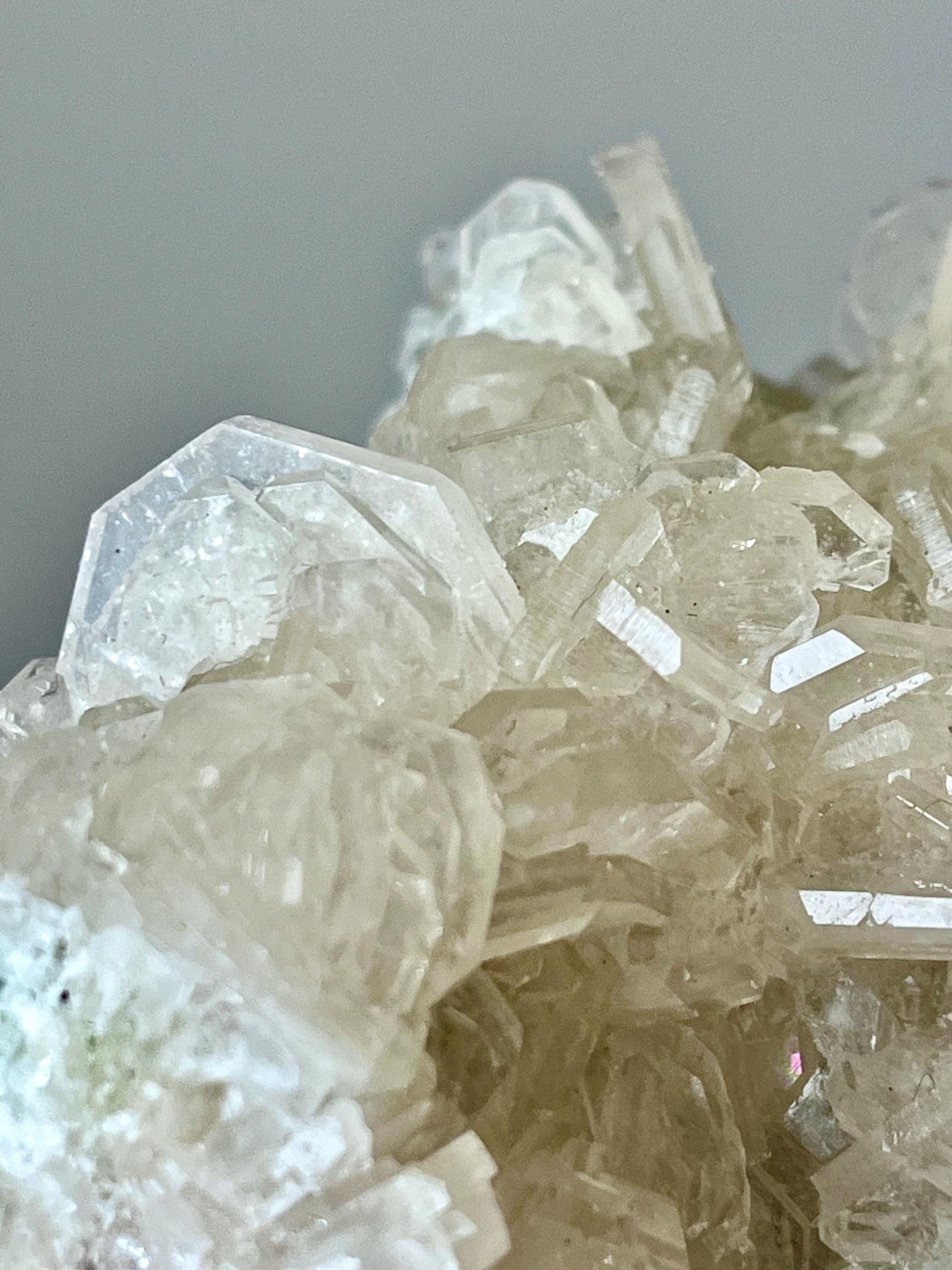 Glassy Baryte with Dolomite and Quartz