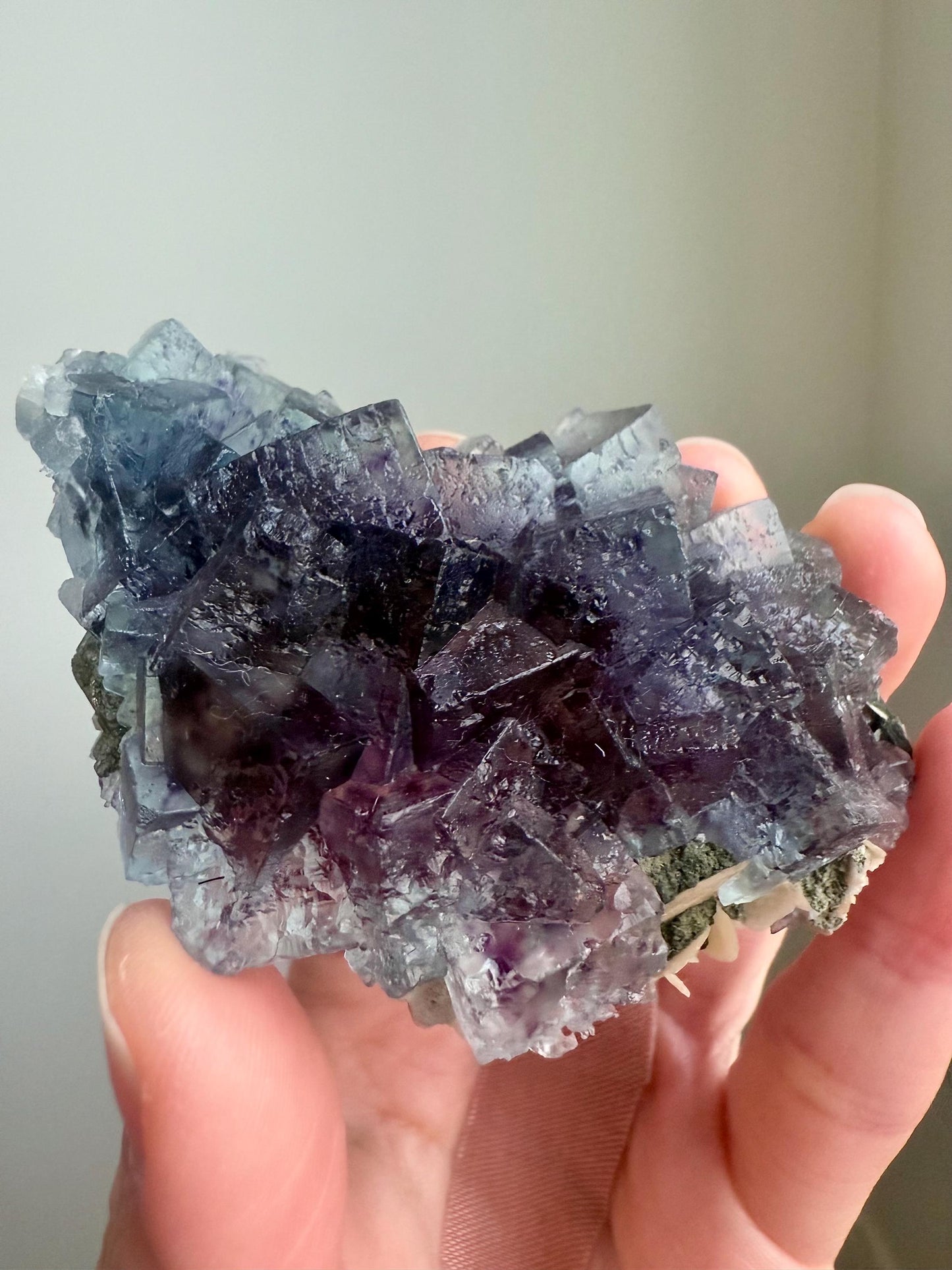 Dissolution Fluorite with Chlorite, Siderite & Arsenopyrite