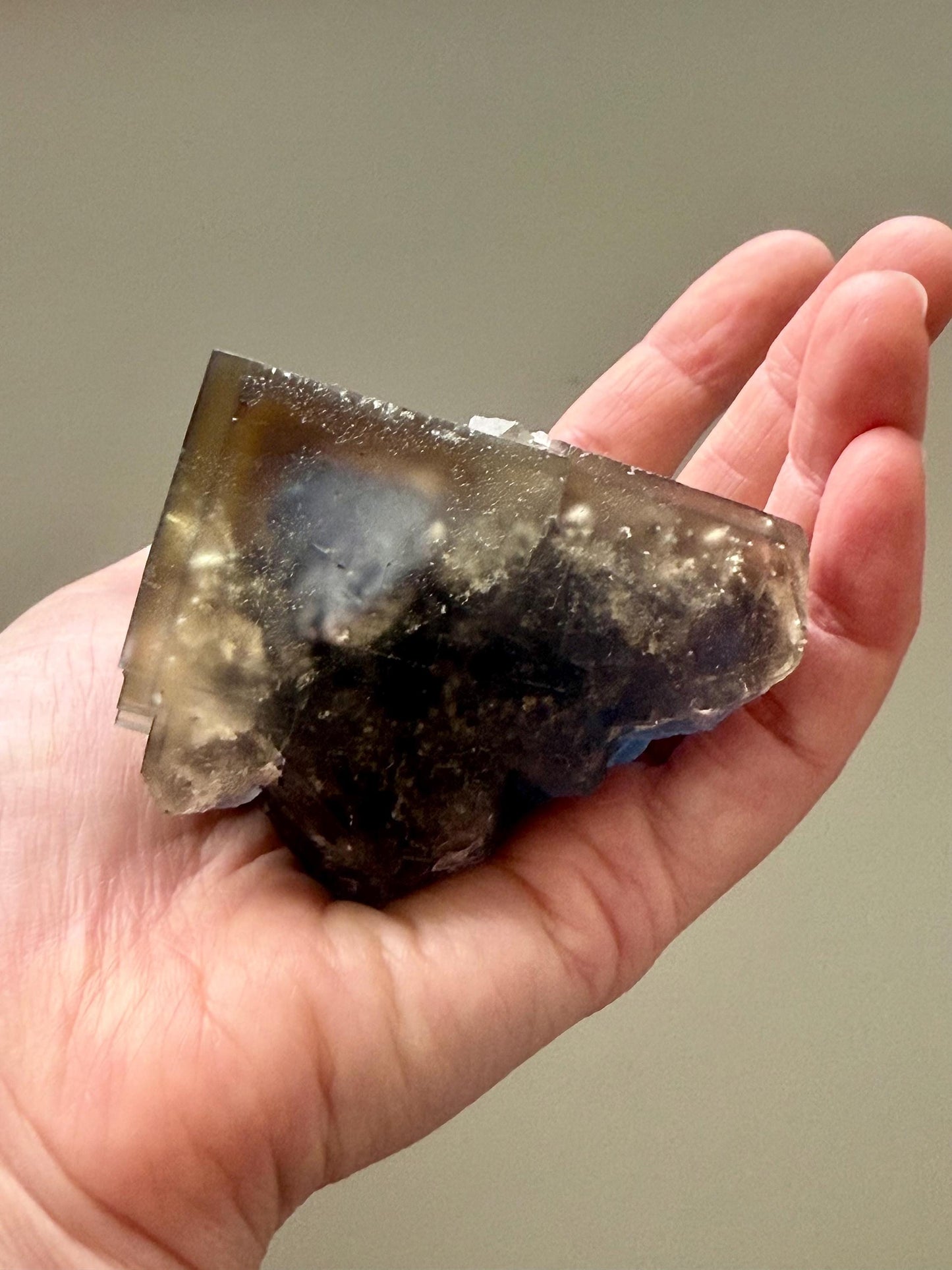 Colour-zoned Fluorite